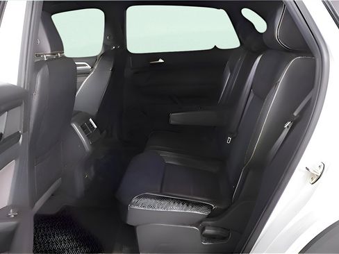 Used 2021 Volkswagen Atlas Cross Sport SE image 29