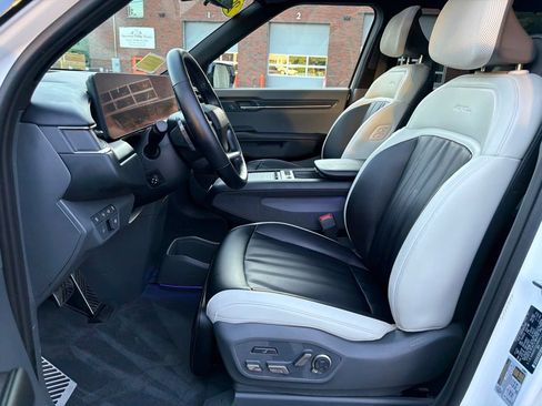 Certified 2024 Kia EV9 GT-Line AWD/4WD image 13