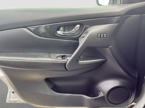 Used 2019 Nissan Rogue SL image 28