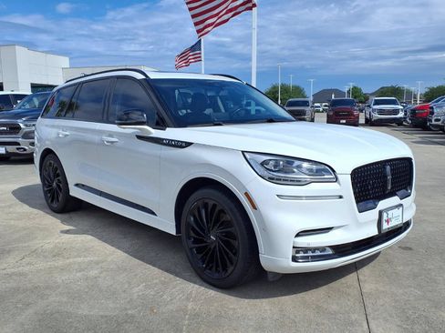 Used 2022 Lincoln Aviator Reserve w/ Equipment Group 201A RWD image 3
