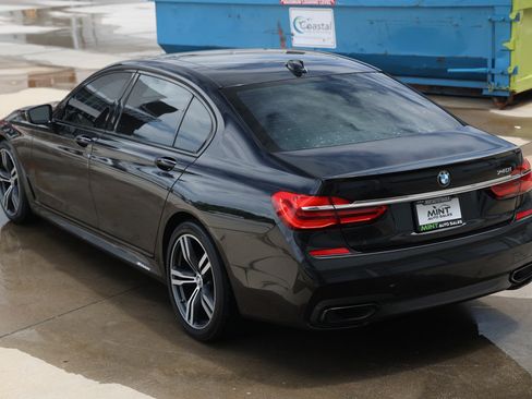 Used 2019 BMW 740i w/ M Sport Package RWD image 8