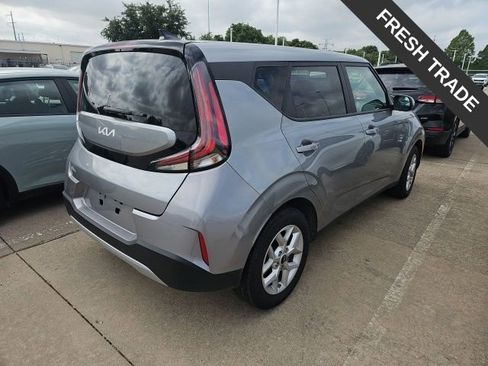 Used 2025 Kia Soul LX image 3