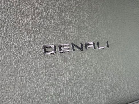 Used 2024 GMC Yukon Denali w/ Denali Reserve Package AWD/4WD image 17