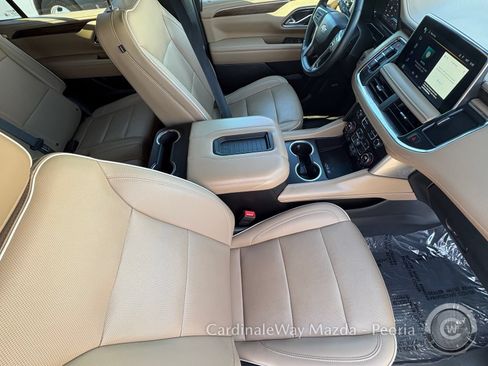 Used 2024 Chevrolet Suburban Premier RWD image 13