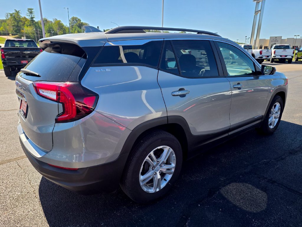 Used 2023 GMC Terrain SLE w/ Driver Convenience Package FWD image 8