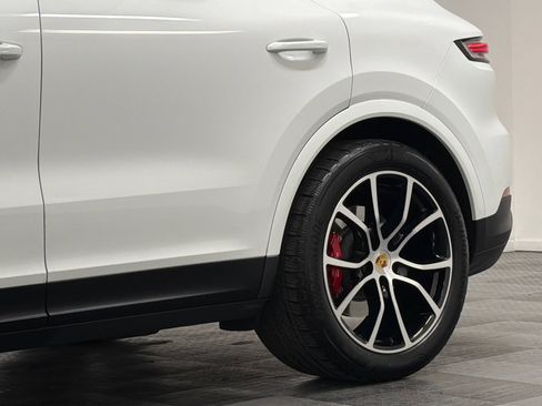 Used 2024 Porsche Cayenne S image 5