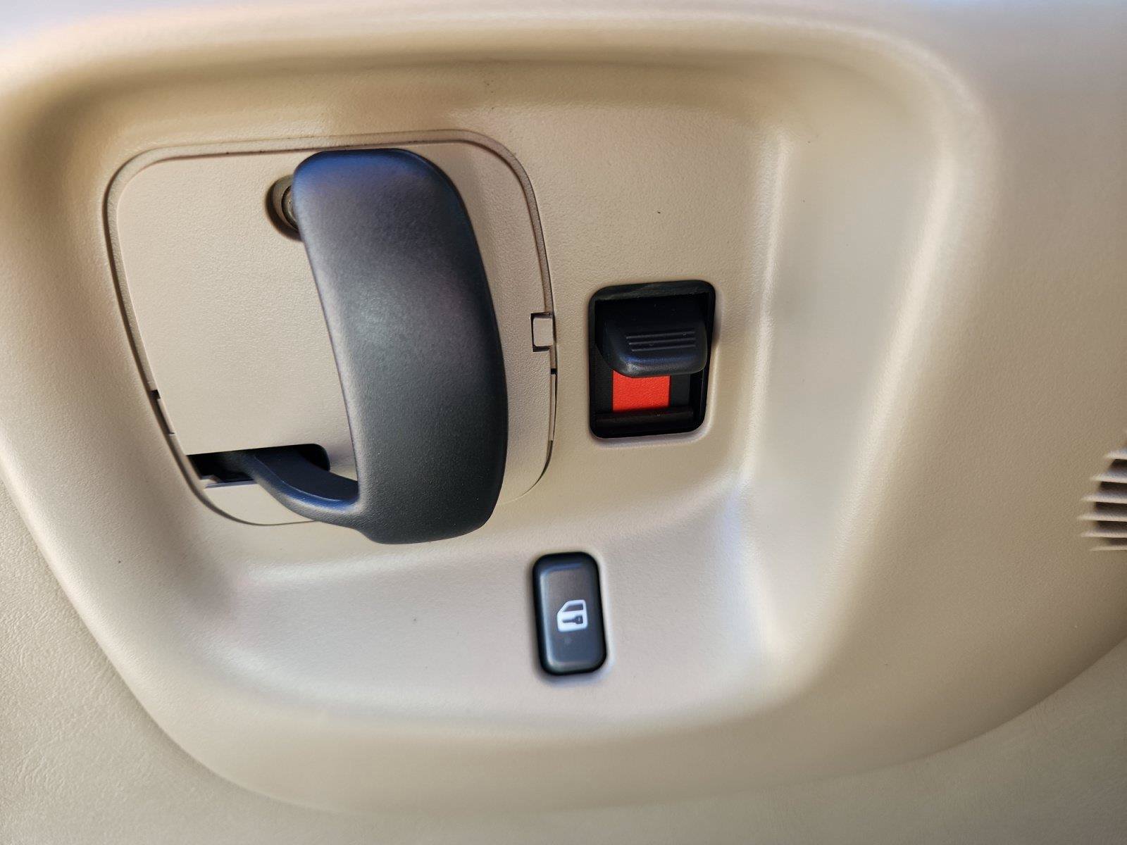 Used 2001 Chevrolet Express 1500 Passenger w/ LS Preferred Equipment Group RWD image 16