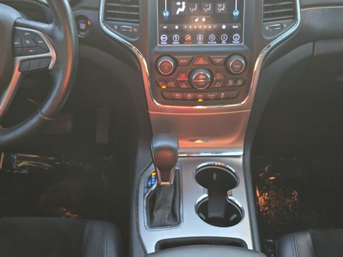Used 2018 Jeep Grand Cherokee Altitude RWD image 15