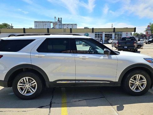 Used 2023 Ford Explorer XLT w/ Equipment Group 202A AWD/4WD image 5