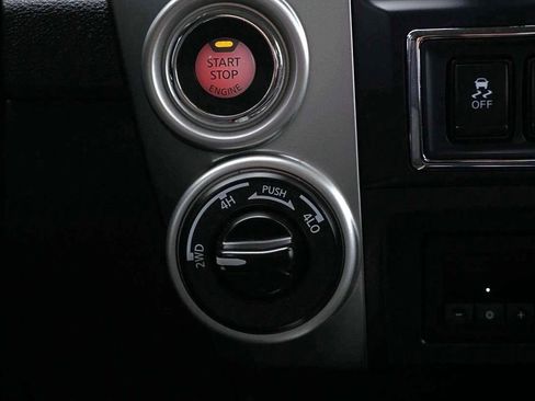 Used 2021 Nissan Titan SV w/ SV Convenience Package image 25