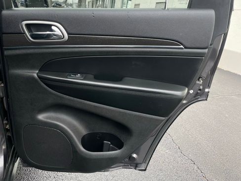 Used 2018 Jeep Grand Cherokee Limited image 33