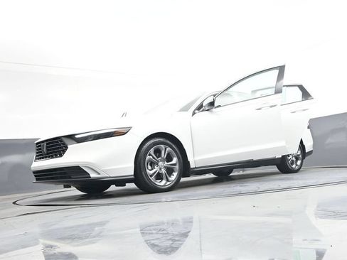 Used 2024 Honda Accord EX image 41