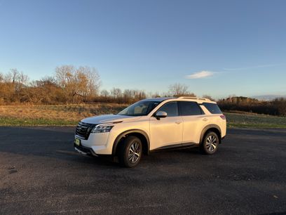New 2025 Nissan Pathfinder SL w/ Black Appearance Package