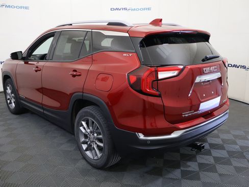 Used 2022 GMC Terrain SLT w/ LPO, Floor Liner Package AWD/4WD image 9
