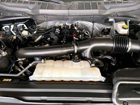 Used 2025 Ford F150 Lariat w/ Equipment Group 501A Mid AWD/4WD image 9