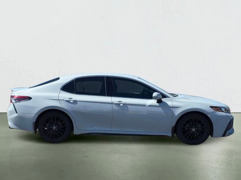 Used 2022 Toyota Camry XSE image 8