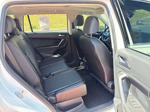Used 2024 Volkswagen Tiguan SE w/ Panoramic Sunroof Package AWD/4WD image 26