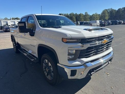 Used 2024 Chevrolet Silverado 2500 LT image 7