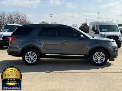 Used 2018 Ford Explorer XLT image 4