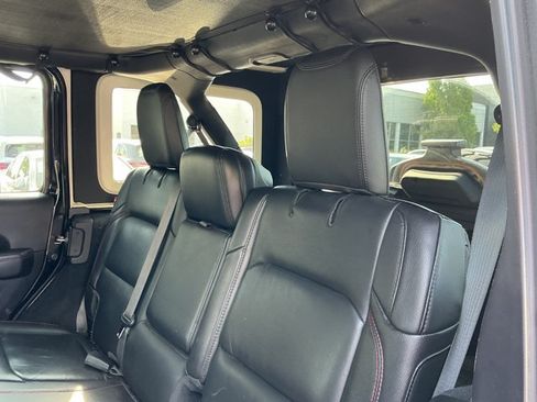 Used 2023 Jeep Wrangler Unlimited Rubicon AWD/4WD image 13