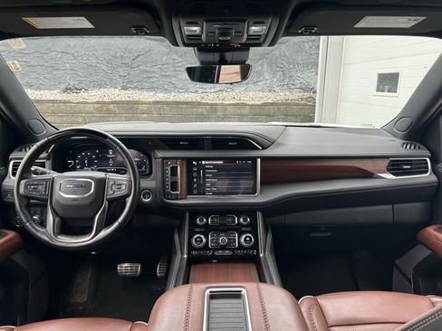 Used 2023 GMC Yukon Denali Ultimate image 10
