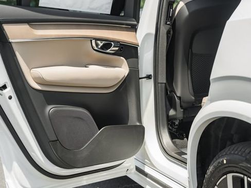 New 2026 Volvo XC90 B6 Plus w/ Protection Package Premier AWD/4WD image 39
