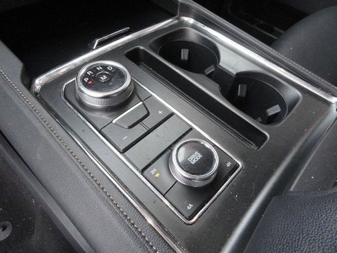 Used 2024 Ford Expedition XLT image 21