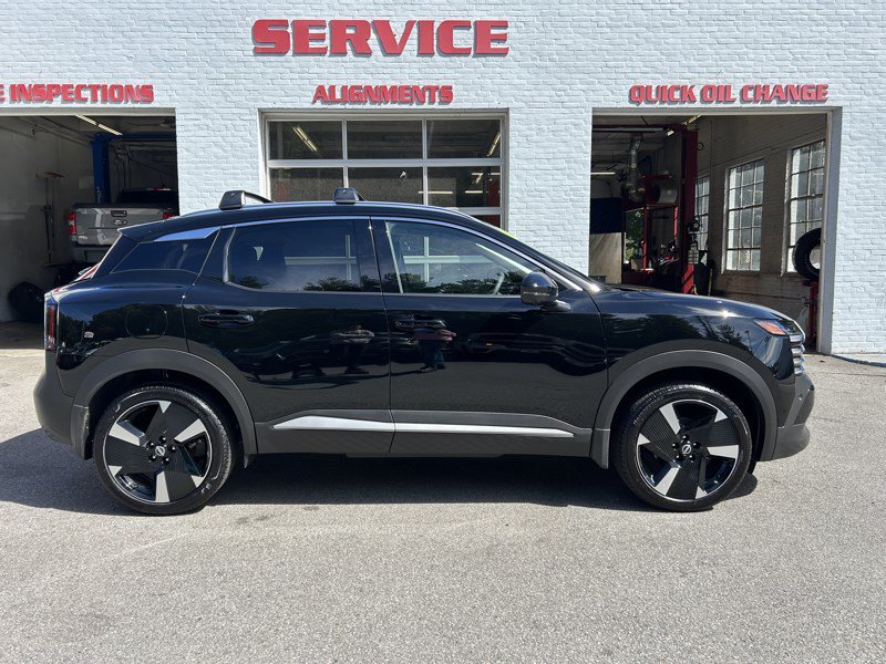Used 2026 Nissan Kicks SR w/ Cold Weather Package AWD/4WD image 19