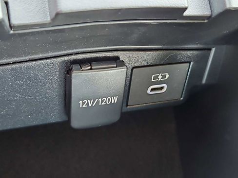 Used 2025 Toyota Corolla LE image 28