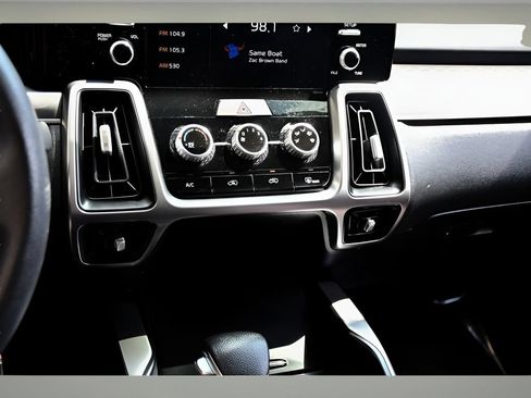 Used 2023 Kia Sorento LX AWD/4WD image 31