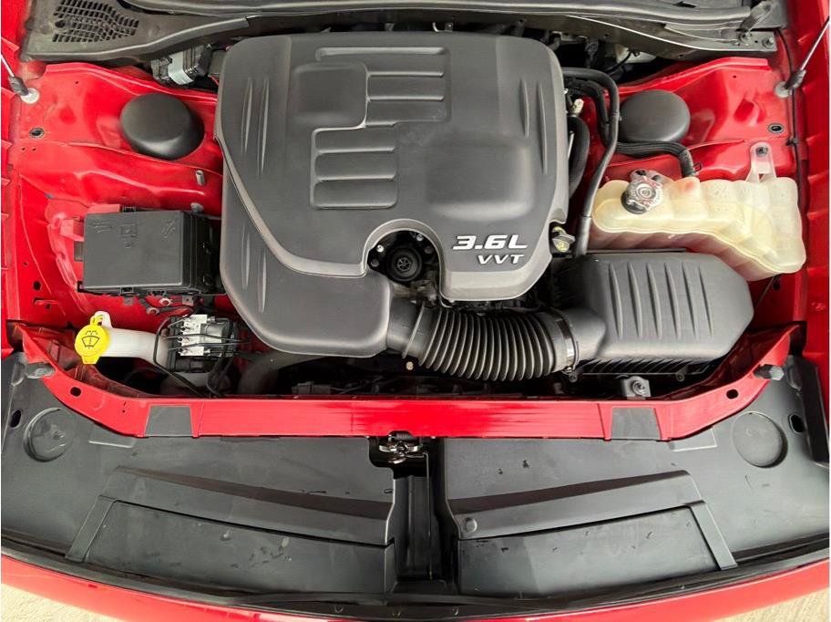 Used 2016 Dodge Challenger SXT RWD image 25