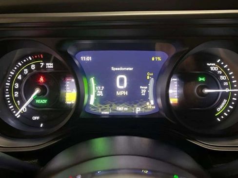 Used 2025 Jeep Wrangler Unlimited Sahara w/ Safety Group AWD/4WD image 9