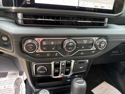 New 2025 Jeep Gladiator Sport w/ Premium Package AWD/4WD image 30