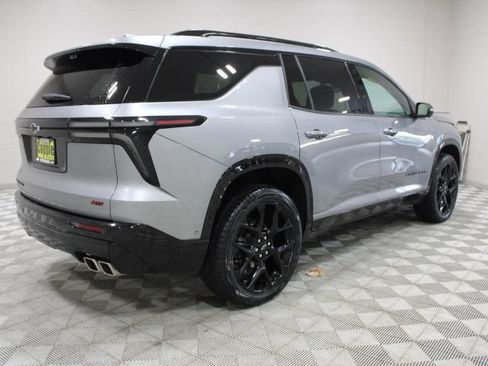 Used 2025 Chevrolet Traverse RS AWD/4WD image 12