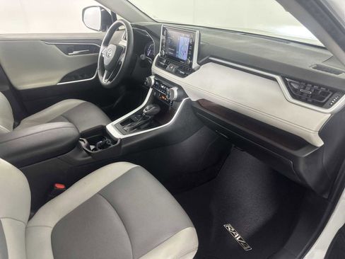 Used 2019 Toyota RAV4 Limited image 29