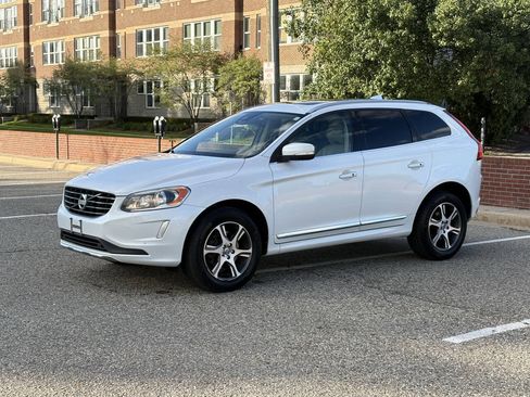Used 2015 Volvo XC60 T6 Premier Plus AWD/4WD image 2