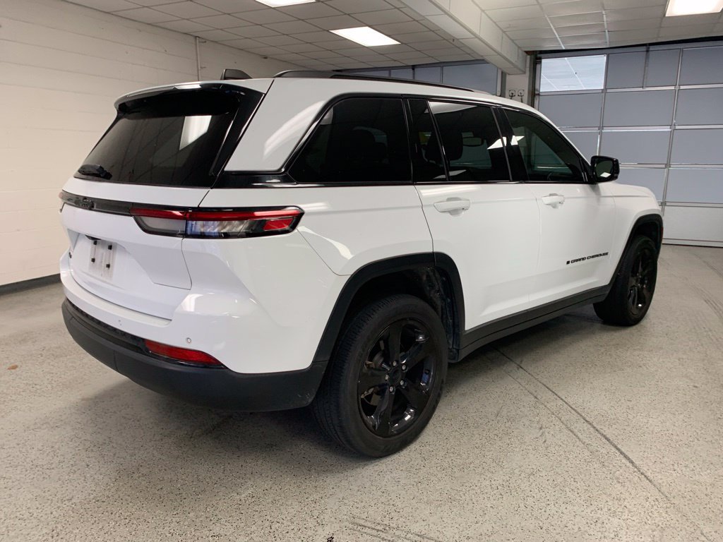 Used 2023 Jeep Grand Cherokee Altitude AWD/4WD image 6