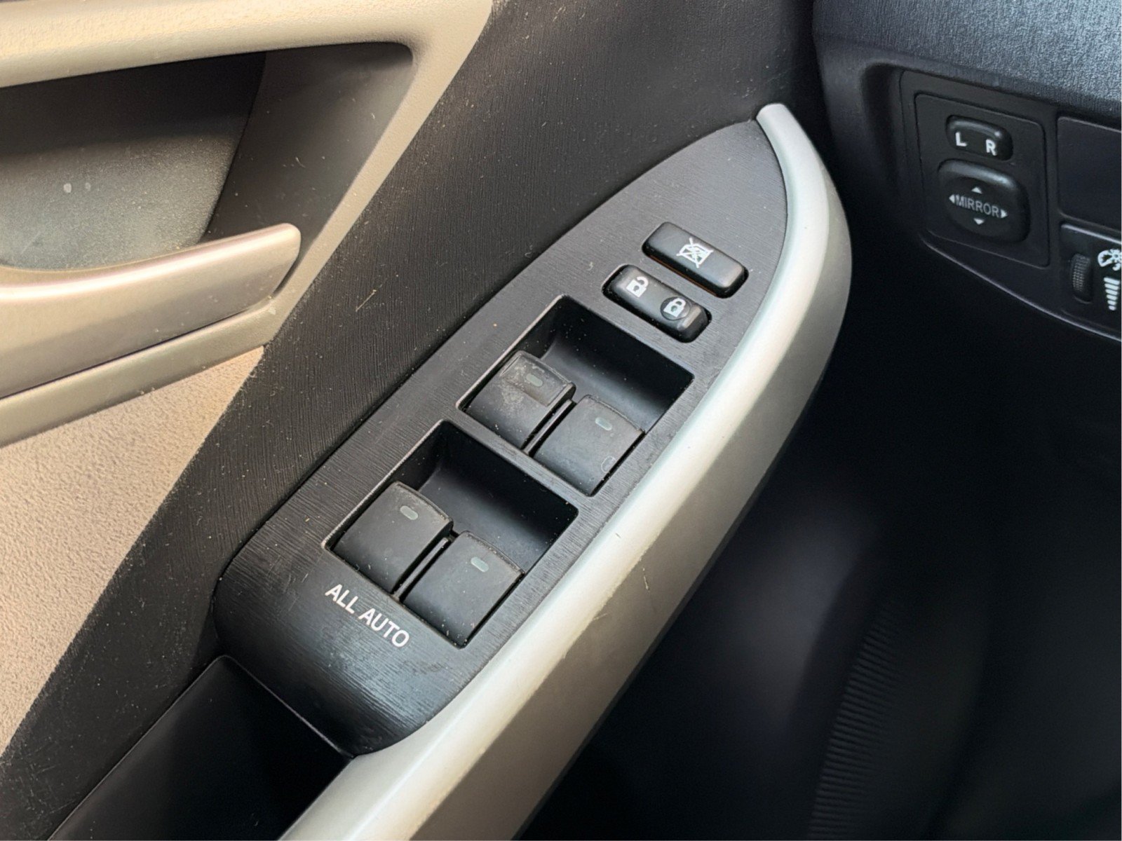 Used 2015 Toyota Prius Two FWD image 21