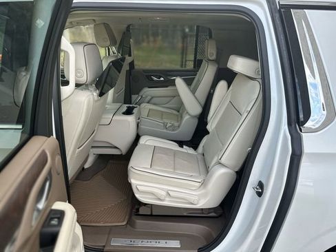 Used 2023 GMC Yukon XL Denali w/ Denali Reserve Package AWD/4WD image 24