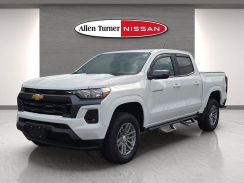 Used 2024 Chevrolet Colorado LT w/ LT Convenience Package II RWD image 3