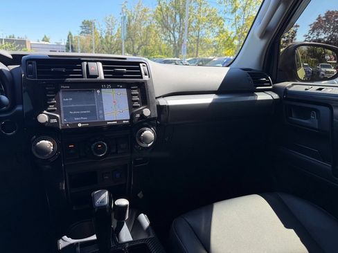 Used 2023 Toyota 4Runner TRD Off-Road Premium w/ Moonroof Package AWD/4WD image 25