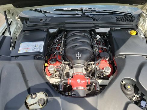Used 2013 Maserati GranTurismo Sport RWD image 40