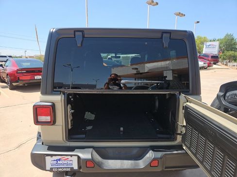 Used 2022 Jeep Wrangler Unlimited Sahara w/ Cold Weather Group AWD/4WD image 13