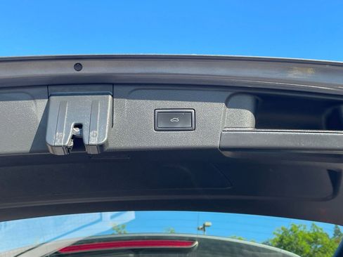 Used 2024 Volkswagen Atlas SE image 23