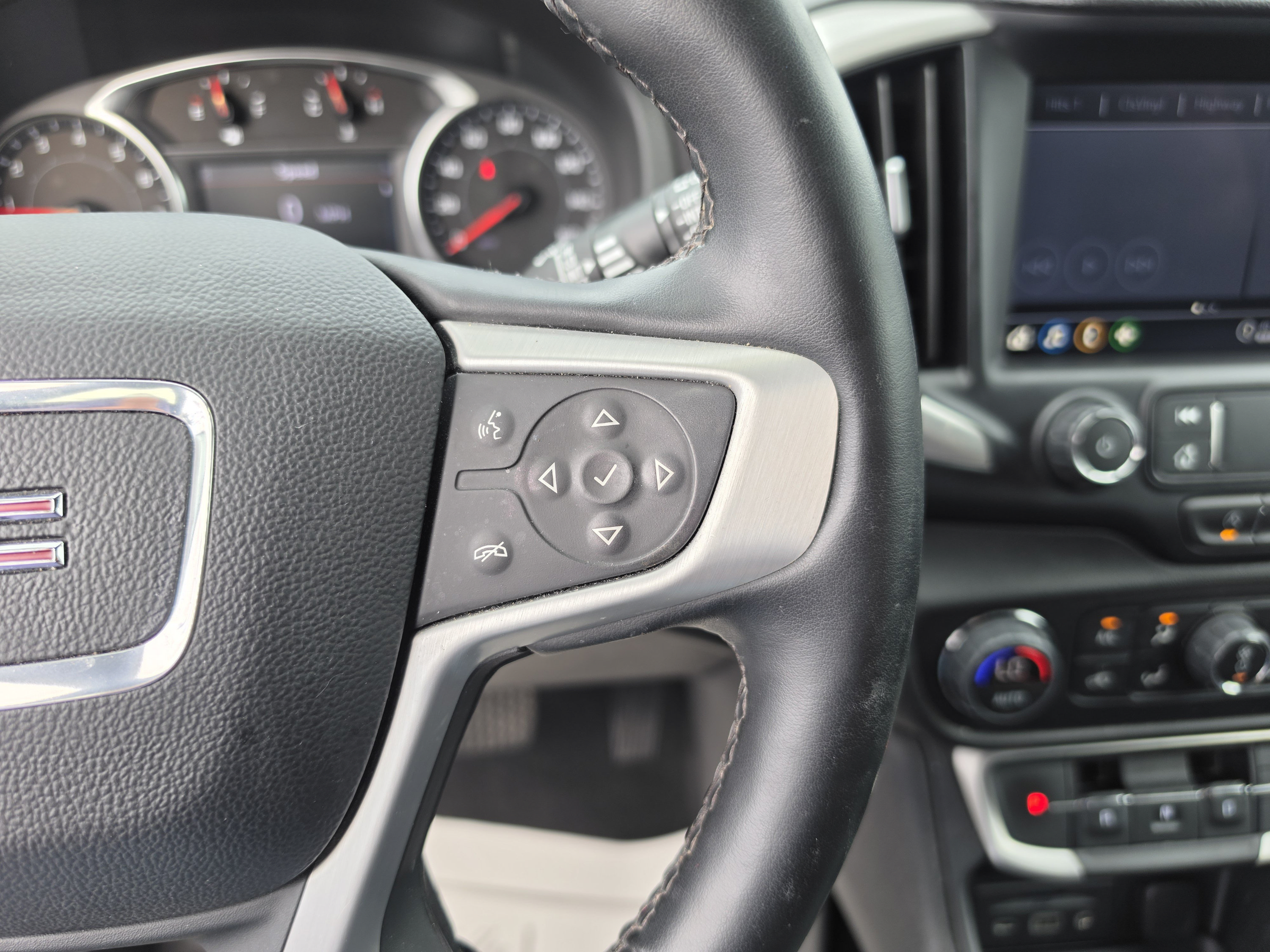 Used 2023 GMC Terrain SLT AWD/4WD image 34