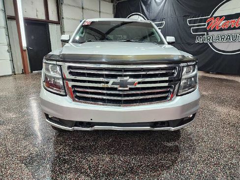 Used 2020 Chevrolet Suburban LT image 2
