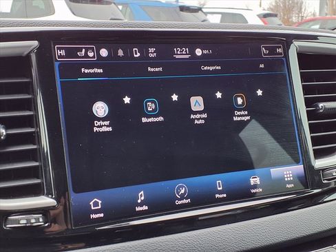 Used 2022 Chrysler Pacifica Touring-L image 11