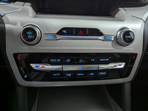 Used 2023 Ford Explorer XLT w/ Equipment Group 202A image 20