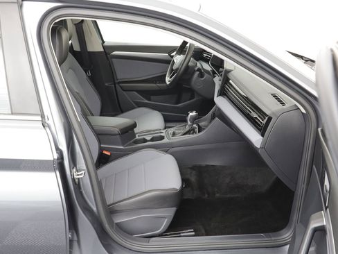 Used 2025 Volkswagen Jetta SE w/ Black Wheel Package image 19