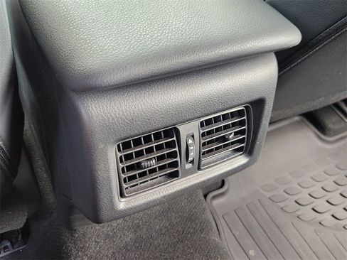 Used 2025 Toyota Camry SE image 29